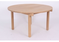 Round solid oak dining table with 2 extra plates