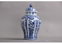 Delfts handpainted jar
