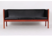 Hans J. Wegner sofa model GE285/ 3 with black leather